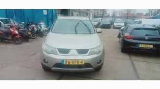 Vrakbiler auto Mitsubishi Outlander Outlander (CW), SUV, 2006 / 2012 2.2 DI-D 16V 4x4 2008/4
