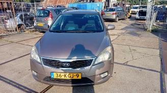 Vrakbiler auto Kia Cee d Cee'd Sporty Wagon (EDF), Combi, 2007 / 2012 1.6 CVVT 16V 2009/11