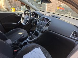 damaged passenger cars Opel Astra Astra 1.4 Hatchback airco  inruiler165000km fahrt gut 100% 2014/1