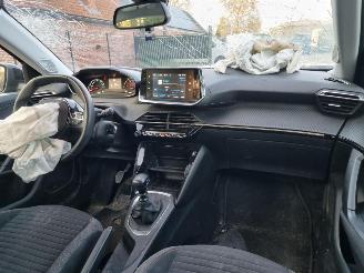 Peugeot 2008 Puretech 100 Active pack picture 12