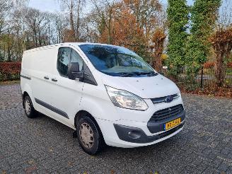 Damaged car Ford Transit Custom 2.2 TDCi 100pk Ambiente 2016/6
