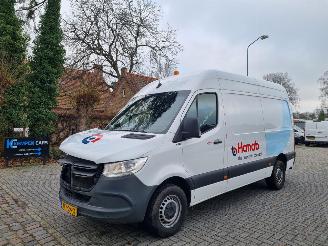 Unfallwagen Mercedes Sprinter 317 CDI Aut L2 H2 Mbux Airco 2023/5
