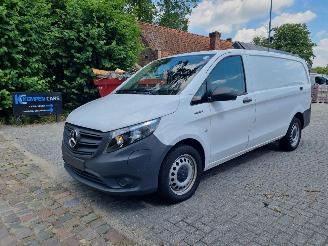 krockskadad bil bedrijf Mercedes eVito 112 66KW L2 Airco Navi Camera 2023/10