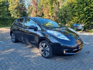 damaged passenger cars Nissan Leaf 30KWh Leder Navi Stoelverw. 2017/6