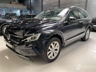 Damaged car Volkswagen Tiguan 2.0 TSI DSG 4-MOTION/NAVI/LED/CAMERA/PARKASS/ALCANTARA/VOL! 2017/8