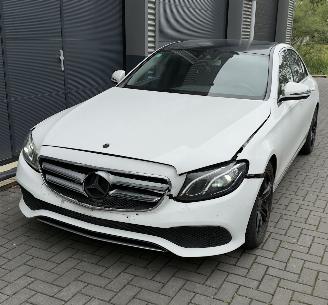 Coche accidentado Mercedes E-klasse LED / CAMERA / NAVIGATIE / AMG VELGEN VOLLEDIG RIJDBAAR 2016/9