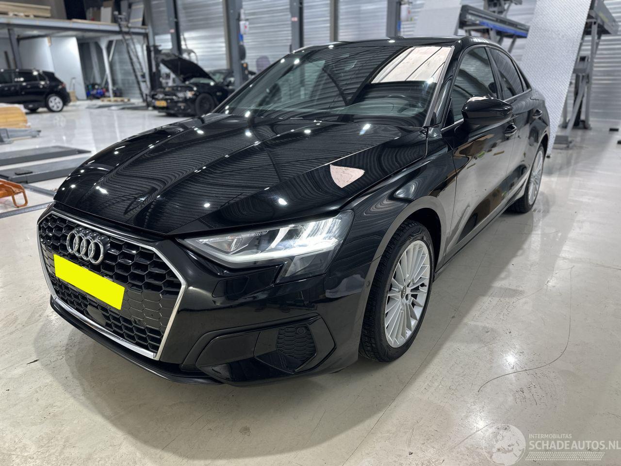 Audi A3 1.5 35 TFSI S-LINE LEDER/NAVI/CAMERA//ASSIST/LED MATRIX/ VOL SCHADEVRIJ