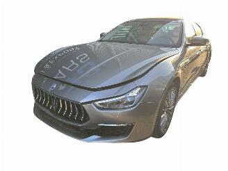 damaged passenger cars Maserati Ghibli 3.0 V6 Gran-Lusso Aut / SOFT-CLOSE / MINIMAL DAMAGE 2018/11