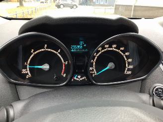 Ford Fiesta 1.6 tdci lease titanium volle auto met lichte zeer schade picture 10