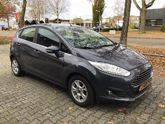 škoda osobní automobily Ford Fiesta 1.6 tdci lease titanium volle auto met lichte zeer schade 2013/10