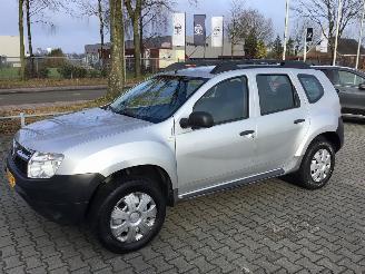 krockskadad bil auto Dacia Duster 1.6 ambiance 2wd  met lichte schade 2011/3