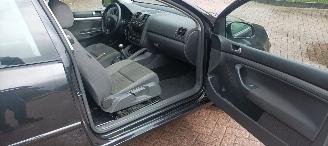 Volkswagen Golf Edition 1.4-16v 80pk Climatecontrol CruiseControl Leren-Stuurwiel armsteun elek-ramen elektrische buitenspiegels mistlampen Parkeersensoren achter Trekhaak afneembaar picture 15