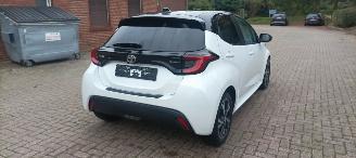 Toyota Yaris Bj:11-2024 1.5-Hybrid Facelift Full-Led Digitaal Cockpit Climatecontrol CruiseControl Stoelverwarming stuurwiel met verwarming Keyless entry Apple CarPlay Achteruitrijcamera automatische dimmende binnenspiegel Lichtautomaat met Assistent 4xelektrische ram picture 7