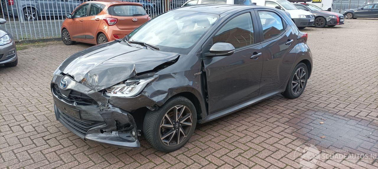 Toyota Yaris 1.5-Hybrid Full-Led Navi Climatecontrol CruiseControl Stoelverwarming Lichtautomaat Achteruitrijcamera Keyless entry armsteun