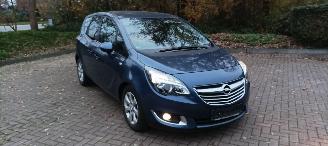 Avarii autoturisme Opel Meriva 1.4-Turbo 140pk Automatik Innovation uitvoering Navi Climatecontrol CruiseControl Stoelverwarming stuurwiel met verwarming trekhaak Achteruitrijcamera privacy glas Mistlampen Led-Dagrijverlichting 2016/2