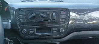 Volkswagen  Bj: 12-2013 1.0-Mpi Move Airconditioning stoelverwarming Elektrische ramen Leder stoelen picture 16