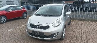 Kia Venga Bj: 8-2013 1.6-DOHC Automaat Dream Team Stoelverwarming Lichtautomaat Privacyglas Climatecontrol 4xElek ramen Elektrische-spiegels met inklap stand Parkeersensoren achter Trekhaak Mistlampen 16-inch Kia velgen Keyless entry 2013/8