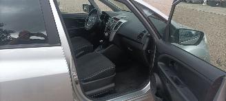 Kia Venga Bj: 8-2013 1.6-DOHC Automaat Dream Team Stoelverwarming Lichtautomaat Privacyglas Climatecontrol 4xElek ramen Elektrische-spiegels met inklap stand Parkeersensoren achter Trekhaak Mistlampen 16-inch Kia velgen Keyless entry picture 7