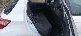 Toyota Yaris Facelift model Edition 1.5VVTI-E Airconditioning stoelverwarming Multicolor Display Met Navi voorbereiding Achteruitrijcamera Regensensor Licht assistent Drivelane assistent Leren multi stuurwiel Mistlampen 15-inch Toyota velgen picture 29