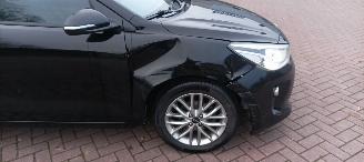 Kia Rio Bj:11-2019 1.4-16v Automatik Dream Team Edition Led Koplampen Navigatie Climatecontrol Stoelverwarming stuurwiel met verwarming Achteruitrijcamera 4xelek ramen Privacyglas Lichtautomaat Mistlampen 16-inch Kia velgen Metallic lak picture 14