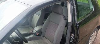 Volkswagen Golf Bj:12-2006 Tour Edition 1.4-16v 80pk Climatecontrol CruiseControl Leren-Stuurwiel armsteun elek-ramen elektrische Spiegel met verwarming Centrale vergrendeling met afstandsbediening mistlampen Parkeersensoren achter Trekhaak metallic lak picture 13