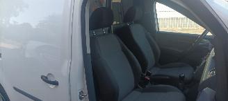 Volkswagen Caddy Bj:02-2016 Lkw Facelift model 2.0 TDI DPF 75pk Airconditioning Elektrische ramen Elektrische-spiegels met verwarming Centrale vergrendeling met afstandsbediening Start-Stop systeem Tussenwand met glas achteruitrijspiegel Radio met usb schuifdeur Rechts la picture 16