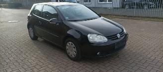 Vaurioauto  passenger cars Volkswagen Golf Tour Edition 1.4 Benzine Climatecontrol CruiseControl Leren-Stuurwiel armsteun elek-ramen elektrische Spiegel met verwarming Centrale vergrendeling met afstandsbediening mistlampen Parkeersensoren achter afneembare trekhaak Metallic 2006/12