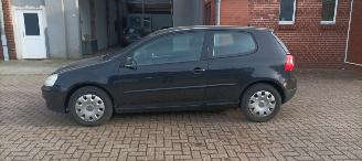 Volkswagen Golf 1.4-16v Climatecontrol CruiseControl Leren-Stuurwiel elektrische ramen Elektrische-spiegels met verwarming Centrale vergrendeling met afstandsbediening mistlampen Parkeersensoren achter Trekhaak picture 2