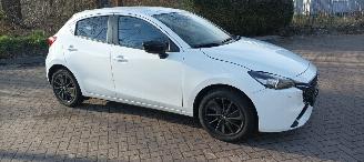 Unfallwagen Mazda 2 Bj: 12-2023 1.5 Automatik Climatecontrol CruiseControl Stoelverwarming Lichtautomaat Privacyglas Stuurwiel met verwarming Achteruitrijcamera parkeersensoren Apple CarPlay MirrorLink Led verlichting Dab-audio 2023/12