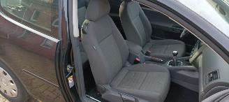 Volkswagen Golf Bj:12-2006 nieuwe Distributieriem 1.4 80pk Climatecontrol CruiseControl Leren-Stuurwiel armsteun elektrische ramen Elektrische-spiegels met verwarming Centrale vergrendeling met afstandsbediening mistlampen Parkeersensoren achter Trekhaak afneembaar picture 14