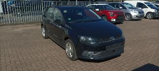 krockskadad bil auto Volkswagen Polo 1.4-TDI 75pk euro-6 Climatecontrol Stoelverwarming Regensensor leren stuurwiel mistlampen Elektrische ramen Elektrische-spiegels met verwarming Centrale vergrendeling met afstandsbediening Start-Stop systeem 15-inch velgen Front radar assistent 2016/2