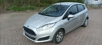 Unfallwagen Ford Fiesta 1.5-TDCI airco Stoelverwarming leren stuurwiel led verlichting elektrische inklapbare buitenspiegels met verwarming Centrale vergrendeling met afstandsbediening Parkeersensoren voor en achter 2016/6
