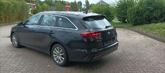 Kia Ceed 1.6-CRDI 136pk Navigatie Leder Sportstoelen Memory Full-Led koplampen Led achterlichten Climatecontrol CruiseControl Stoelverwarming Lichtautomaat Regensensor Drivelane assistent jbl Sound system blindspot Elektrische achterklep Achteruitrijcamera picture 3
