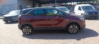 krockskadad bil auto Opel Crossland Innovation uitvoering 1.2-turbo 110pk Automaat Navi Led koplampen led achterlichten leder Privacy glas stoelverwarming stuurwiel verwarming voorruit verwarming Trekhaak 16-inch hoogglans velgen Parkeersensoren voor en achter 2018/4