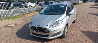uszkodzony samochody osobowe Ford Fiesta 1.5-TDCI Airconditioning Led koplampen Parkeersensoren voor en achter Elektrische inklapbare buitenspiegels met verwarming en led verlichting Stoelverwarming Leren stuurwiel met radio bediening 2016/6