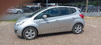 uszkodzony samochody osobowe Kia Venga 1.6 Automaat Keyless-entry Climatecontrol Stoelverwarming stuurwiel met radio bediening 4xElektrische ramen Elektrische inklapbare buitenspiegels met verwarming Privacy glas Parkeersensoren achter trekhaak 16-inch velgen Mistlampen armsteun voor Links en 2013/8
