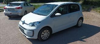 uszkodzony samochody osobowe Volkswagen Up! 1.0-Mpi 65pk Move airconditioning Cruisecontrol Drivelane assistent Led verlichting Achteruitrijcamera Parkeersensoren achter Elektrische ramen start/stop systeem Centrale vergrendeling met afstandsbediening 2021/9