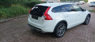 Volvo V-60 Cross-Country 2.4-Automaat 190pk 4x4 Navigatie Xenon Leder Climatecontrol CruiseControl Stoelverwarming Lichtautomaat cruisecontrol Privacyglas Led Dagrijverlichting Led achterlichten  Trekhaak picture 4