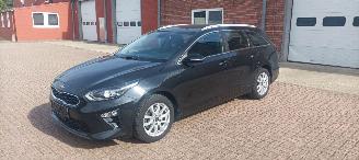 Unfallwagen Kia Ceed Bj:09-2018 1.6 CRDI 136pk Full-Led Navigatie Leder Memory Sportstoelen Blindspot systeem JBL Sound Elektrische achterklep 2018/9