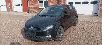 damaged passenger cars Volkswagen Polo Bj:03-2016 1.4 TDI DPF Euro6 Bluemotion Climatecontrol Stoelverwarming leren stuurwiel mistlampen Elektrische ramen Elektrische-spiegels met verwarming Centrale vergrendeling met afstandsbediening Start-Stop systeem regensensor front Radar 2016/3