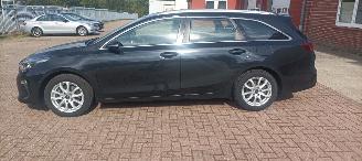 Kia Ceed Bj:09-2018 1.6-Diesel 136pk Full-Led koplampen Navi Leder Memory Sportstoelen Blindspot Drivelane JBL sound 4xStoelverwarming elektrische achterklep Automatische inparkeren keyless Entry Blindspot picture 13