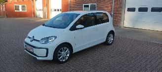 Avarii autoturisme Volkswagen Up! Bj:08-2019 Move Up! 5drs Airconditioning Navigatie-Houder Cruisecontrol Bordcomputer Frontbrakeassistcamera Elektrische ramen Centrale vergrendeling met afstandsbediening Start-Stop systeem 15-inch velgen Parkeersensoren Led-dagrijverlichting 2019/8