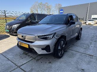 krockskadad bil auto Volvo XC40 RECHARGE Twin PLUS 82 kWh -NAVI-CAMERA-LEDER-ACTIERADIUS 534 KM 2024/7