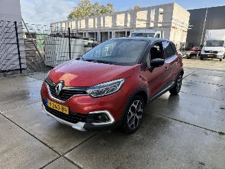 Schadeauto Renault Captur 0.9 TCE Intens -NAVI-CAMERA-PDC 2019/12