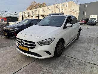 Damaged car Mercedes B-klasse 200d Advantage 150PK - AUTOMAAT - CAMERA 2021/4