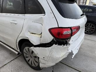 Mercedes B-klasse 200 d AUTOMAAT 150 PK -CAMERA-PDC picture 10