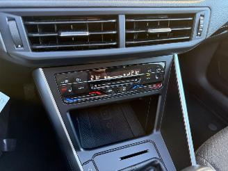 Volkswagen Taigo 1.0 TSI Life Business PANO - CAMERA - NAVI picture 18