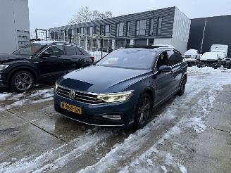 Unfallwagen Volkswagen Passat 2.0 TDI R-Line Business+ AUTOMAAT-PANO-NAVI-CAMERA-PDC 2022/1