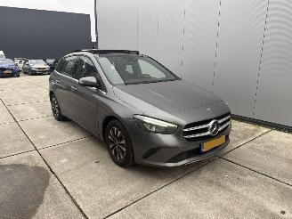 krockskadad bil auto Mercedes B-klasse 180 Business Solution AUTOMAAT-PANO-CAMERA-NAVI-LEDER 2019/5