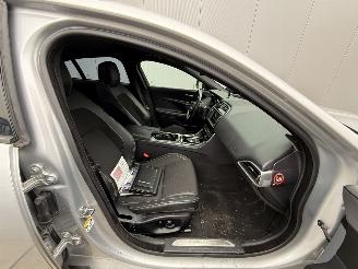 Jaguar XE 2.0 D Portfolio -NAVI-PDC-LEDER-CLIMA picture 11